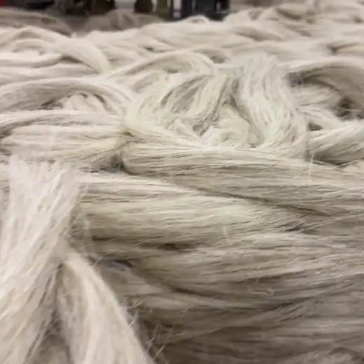 Fibra natural hilada a mano